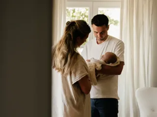 Lifestyle fotografie voor zwangerschap, newborn en gezin door Dare Creations